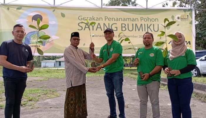 Komitmen Sayangi Bumi, Roadshow Tanam Pohon Adira Kini Tiba di Manado