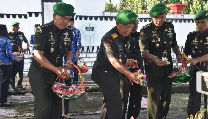 Korem Santiago Sambut HUT ke-60 dengan Ziarah