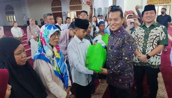 Pegadaian Manado Bagikan 1.000 Paket Ramadhan kepada Mustahik