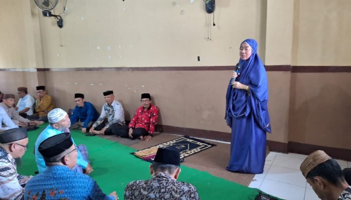 Pegawai Kemenag Gembira Terima THR