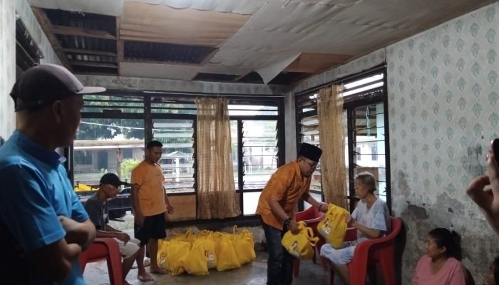 Jelang Idul Fitri 1445 H, Golkar Sulut Bagikan Ratusan Sembako