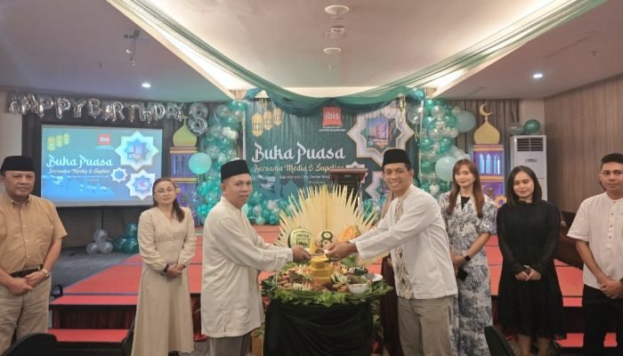 Ibis Manado City Center Boulevard Meriahkan HUT ke-8 dengan Perayaan Buka Puasa Bersama