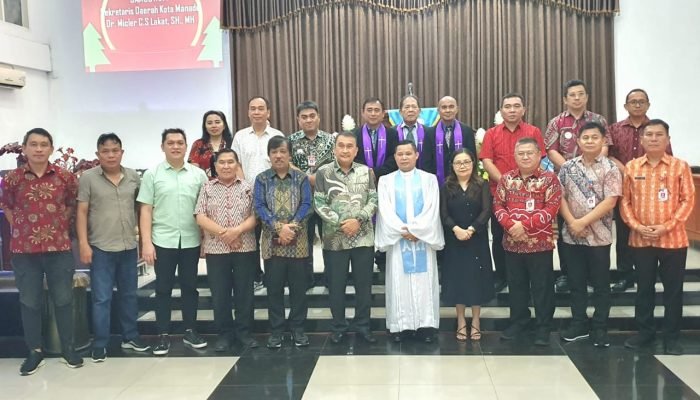 Sekda Micler Lakat Hadiri Safari Natal Pemkot Manado di Gerjea KGPM Bahtera Ranotana, Ini Pesan Pentingnya