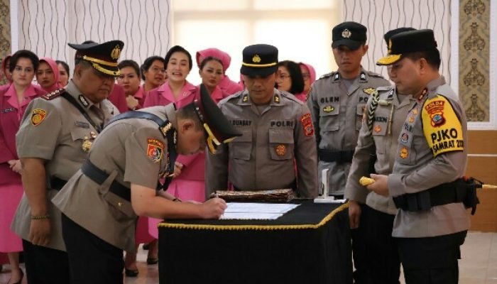 Kapolda Sulut Pimpin Sertijab PJU dan Kapolres Baru
