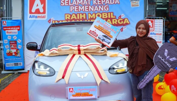 Belanja di Alfamidi Julfianti Dapat Mobil Listrik Wuling Binguo
