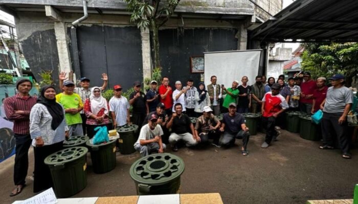 UPER Berdayakan Warga Depok lewat Budikdamber