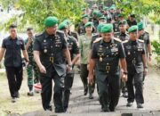 Peringati HUT ke-68, Pangdam XIII/Merdeka Pimpin Ziarah Rombongan di TMP Kairagi Manado