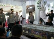 Melayat ke Rumah Duka Almarhum Briptu Excel Mamuli, Kapolda Sulut Berikan Dukungan untuk Keluarga